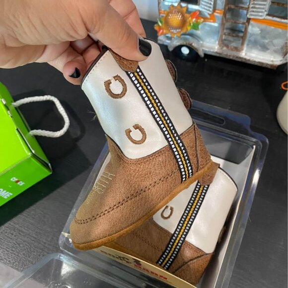 Baby boots and crocs both almost new. Both for one price - Picture 6 of 8